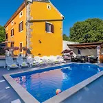 Marija, A Charming Pet Friendly Amidst Nature Holiday home *
