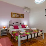 Marija, A Charming Pet Friendly Amidst Nature Holiday home *