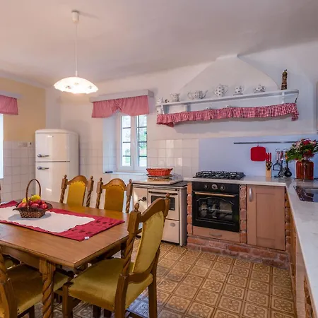 Marija, A Charming Pet Friendly Amidst Nature בית נופש