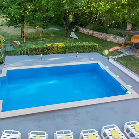 Marija, A Charming Pet Friendly Amidst Nature Holiday home *