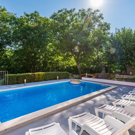 Marija, A Charming Pet Friendly Amidst Nature בית נופש